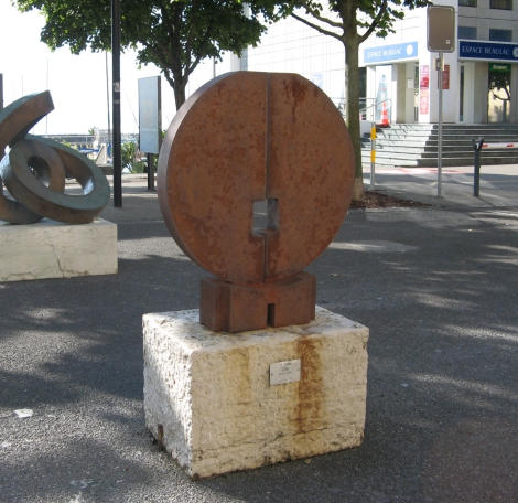 La sculpture en acier Corten à Neuchâtel