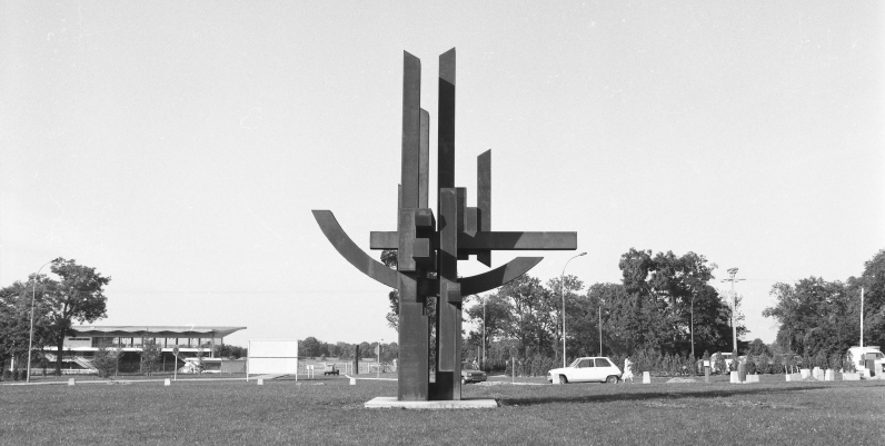 Monumental sculpture in stainless steel