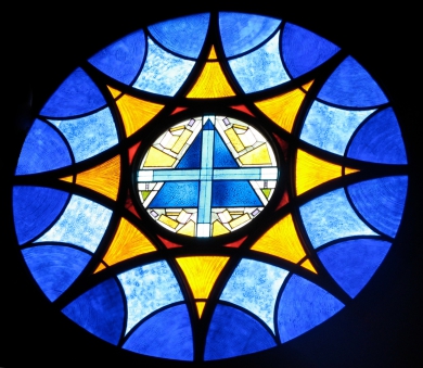 Vitrail Rose de Marino di Teana, Eglise Notre Dame de St Flour, Cantal, Auvergne.